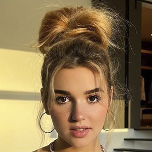 Eva Miller, 23 (YouTube Star)