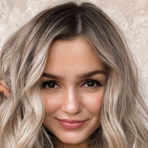 Eva Pautov, 34 (Instagram Star)