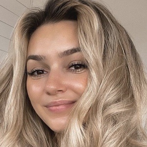 Eva Pautov, 34 (Instagram Star)