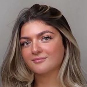 Evangelina Petrakis, 22 (YouTube明星)