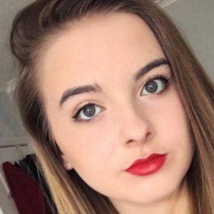 Eve Bennett, 25 (Estrelas do YouTube)