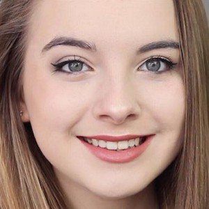 Eve Bennett, 25 (YouTube Star)