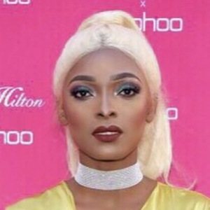 Eve Pamba, 40 (模特)