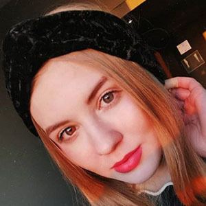 Evelina Parkera, 23 (YouTube Star)