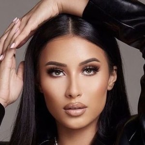 Evelyn Ellis, 30 (现实之星)