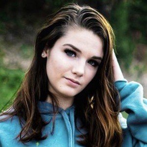 Faith Moormeier, 24 (Estrella de Instagram)