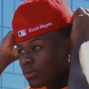 fam0us.bari, 24 (TikTok Star)