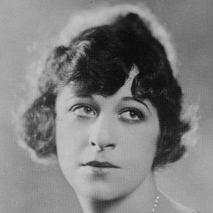 Fanny Brice (1891 - 1951) (喜剧演员)