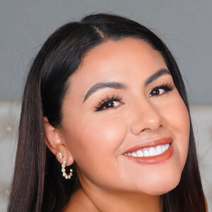 Fashionbycarol, 34 (YouTuber)