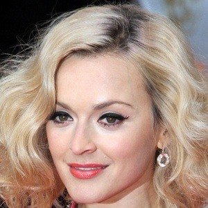 Fearne Cotton, 44 (Người dẫn chương trình)