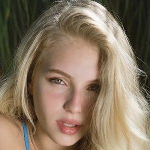 Fefe, 23 (TikTok明星)