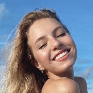 Fefe, 23 (Estrella de TikTok)