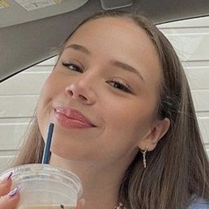 Fernanda Ramirez, 22 (YouTube明星)