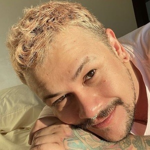 Filipe Oliveira, 37 (YouTube Star)