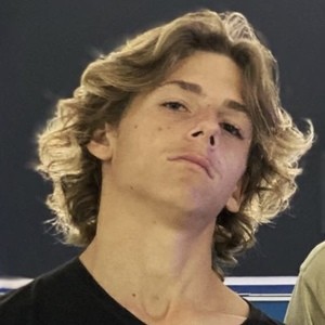 Finn Zatara, 19 (TikTok明星)