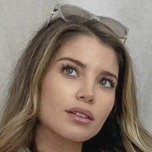 Flavia Laos, 28 (电视女演员)