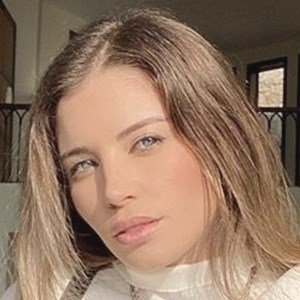 Flavia Laos, 28 (TV Actress)