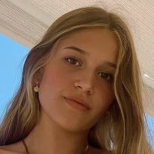 Flavia Martins, 19 (TikTok明星)