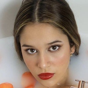 Flavia Martins, 19 (TikTok Star)