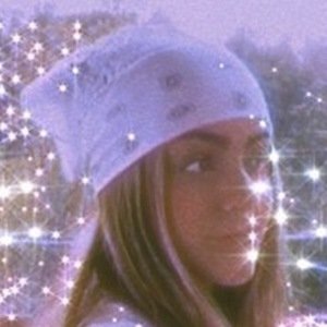 Flo ASMR, 20 (YouTube Star)