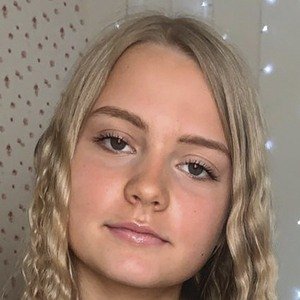 Floral Louisa, 21 (YouTube Star)