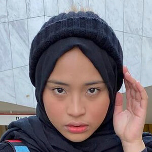 Florie, 26 (TikTok Star)