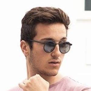 FrenchieFries, 26 (YouTube明星)