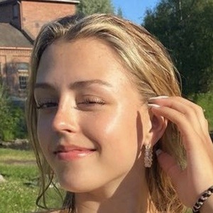 Frida Seemann, 20 (TikTok Star)