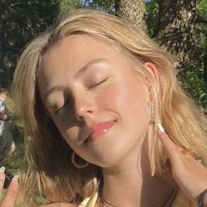 Frida Seemann, 20 (TikTok明星)