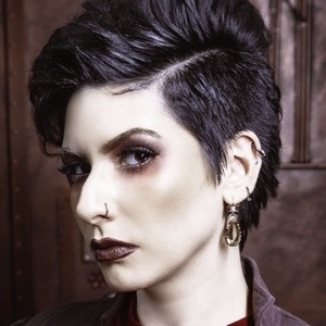 Fryda Wolff, 43 (Dobladora)