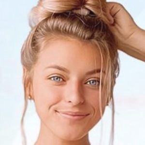 Gabi Fuller, 27 (啦啦队长)