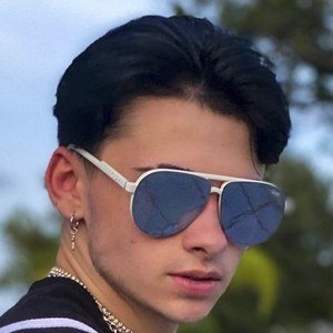 Gabriel Outen image 8