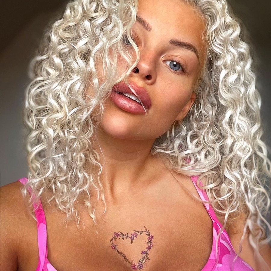 Gabriela Jirackova, 25 (流行歌手)