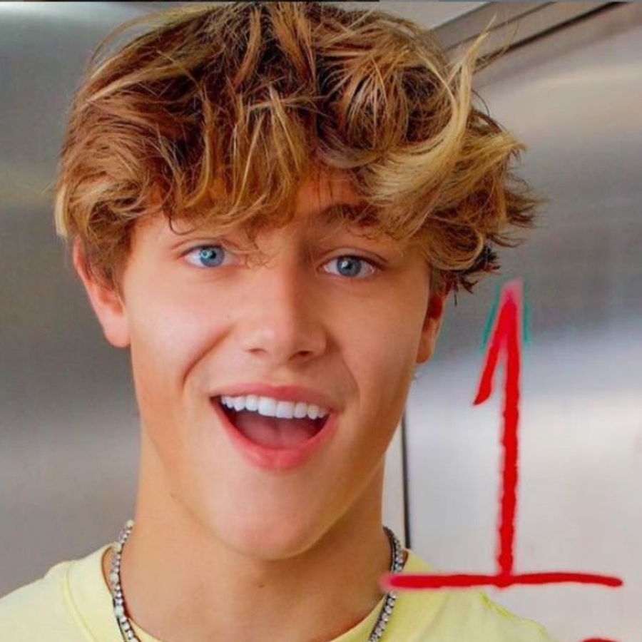 Gage Bills, 21 (TikTok Star)