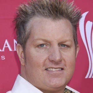 Gary Levox image 3