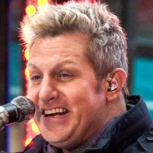 Gary Levox image 6