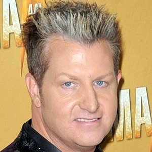 Gary Levox image 7