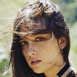 Geneva Natalia, 26 (Model)