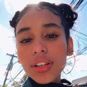 Genvega, 28 (Instagram Star)