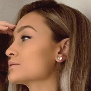 Georgia Box, 30 (流行歌手)