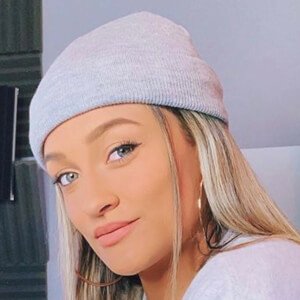 Georgia Box, 30 (流行歌手)