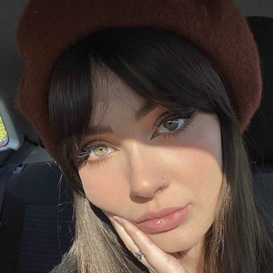 Georgia Roisin, 29 (Instagram Star)