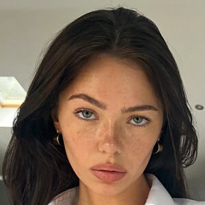 Georgie Bluck, 22 (模特)