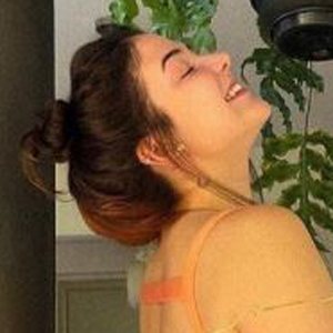 Giana Mello, 22 (TikTok明星)