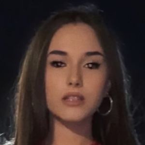 Gianna Ernst, 21 (流行歌手)