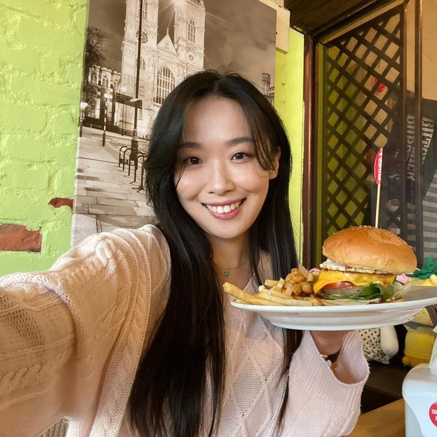 Giannie Lee, 55 (Instagram Star)