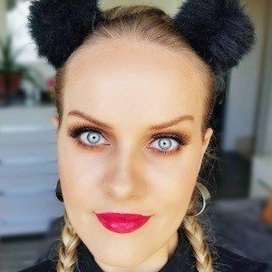 Gin Amber, 39 (YouTube Star)