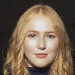 Gina Stiebitz, 28 (TV Actress)