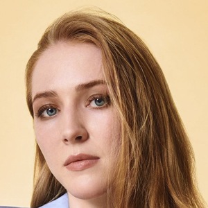 Gina Stiebitz, 28 (电视女演员)