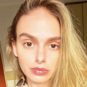 Giovanna Vilarinho, 33 (流行歌手)